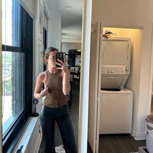 Etiquette boutique tank top